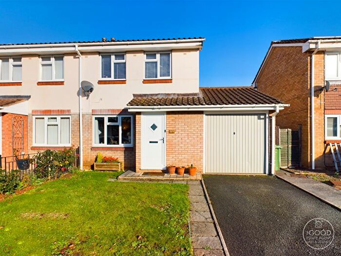 3 Bedroom Semi Detached House For Sale In Kempton Avenue, Hereford, HR4