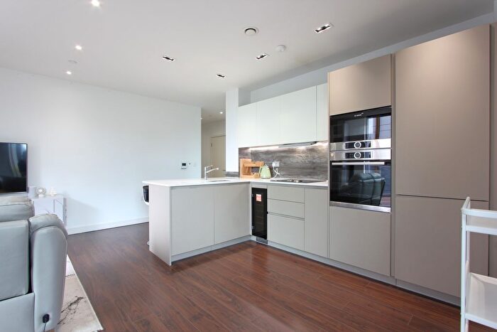 2 Bedroom Flat To Rent In Kingly Building, Woodberry Down, London, N4