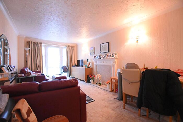 1 Bedroom Flat For Sale In Parkview Court, Brancaster Road, IG2