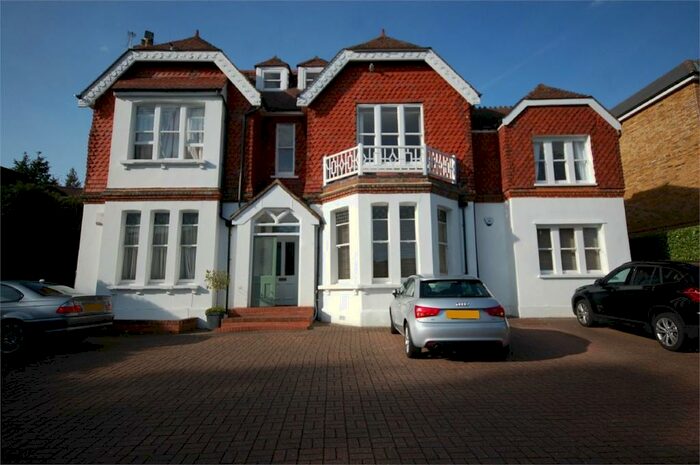 2 Bedroom Flat To Rent In Squirrels Drey, Park Hill Road, Bromley, BR2