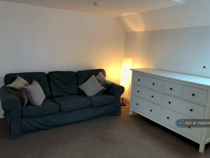 1 Bedroom Flat To Rent In Yew Tree Road, Slough, SL1