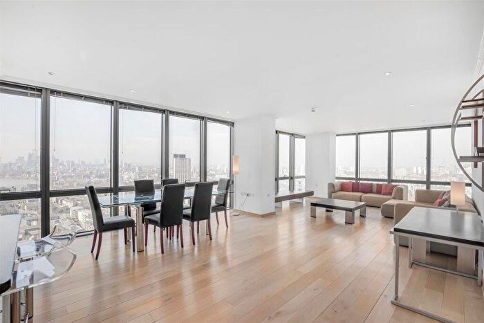 2 Bedroom Apartment To Rent In Hertsmere Road, Canary Wharf, E14