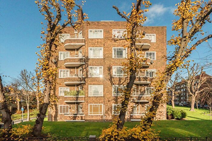 2 Bedroom Flat For Sale In Balham Hill, Balham, SW12