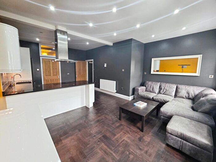 3 Bedroom Apartment To Rent In Fog Lane, Manchester, M20