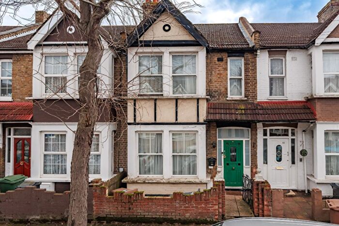 3 Bedroom Terraced House For Sale In Leonard Road, Chingford, E4