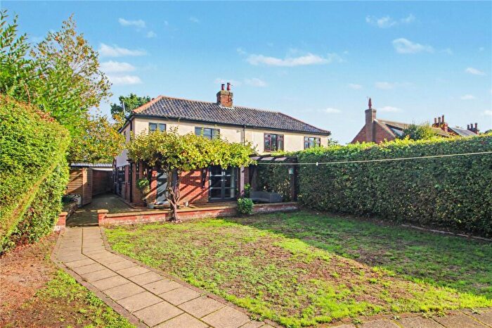 3 Bedroom Semi-Detached House For Sale In Threadneedle Street, Bergh Apton, Norwich, Norfolk, NR15