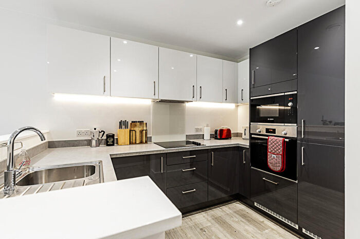 2 Bedroom Flat To Rent In Beck Square, London, E10