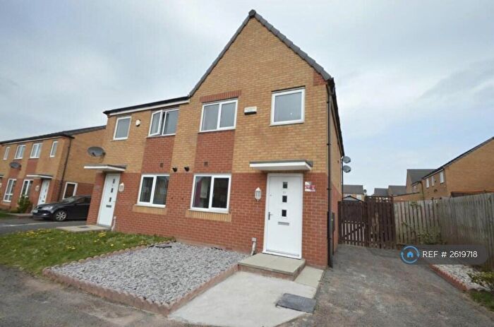 3 Bedroom Semi-Detached House To Rent In Chassen Close, Manchester, M11