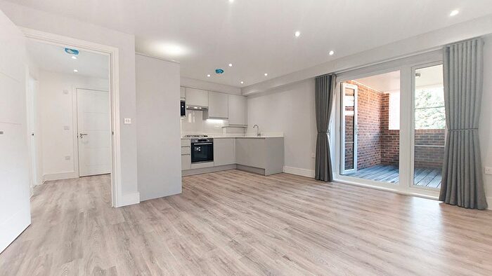 2 Bedroom Flat To Rent In Foxley Lane, Purley, CR8