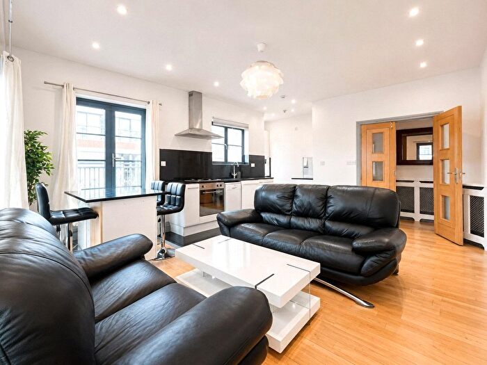2 Bedroom Flat To Rent In Greatorex Street, London, E1