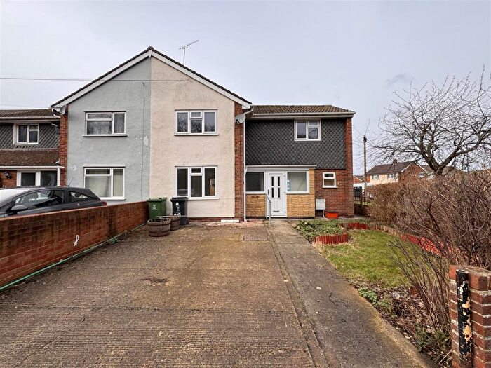 3 Bedroom End Of Terrace House To Rent In Shaftesbury Avenue, Swindon, SN3