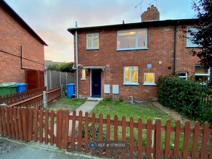 2 Bedroom Semi-Detached House To Rent In Maitland Road, Farnborough, GU14