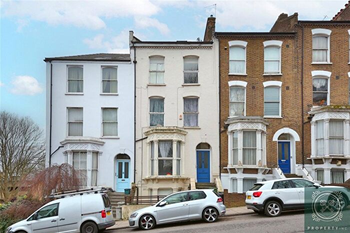 3 Bedroom Flat For Sale In Hazelville Road, London, N19