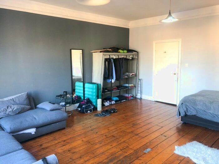 3 Bedroom Flat To Rent In Elgin Avenue, London, W9