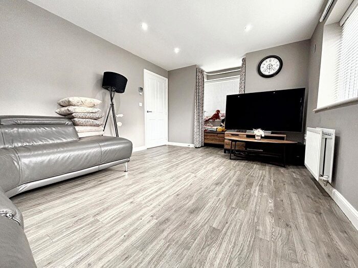 3 Bedroom Semi Detached House To Rent In West Field, Bristol, BS34