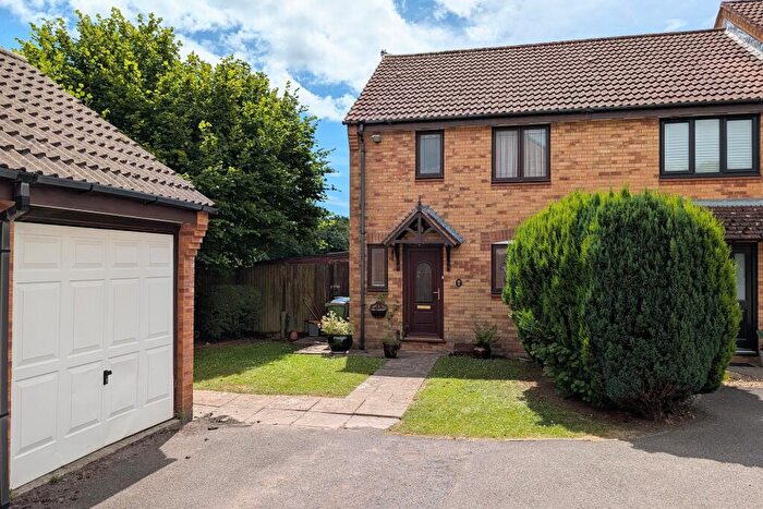 3 Bedroom End Of Terrace House For Sale In St Thomas Close, Fareham, PO16
