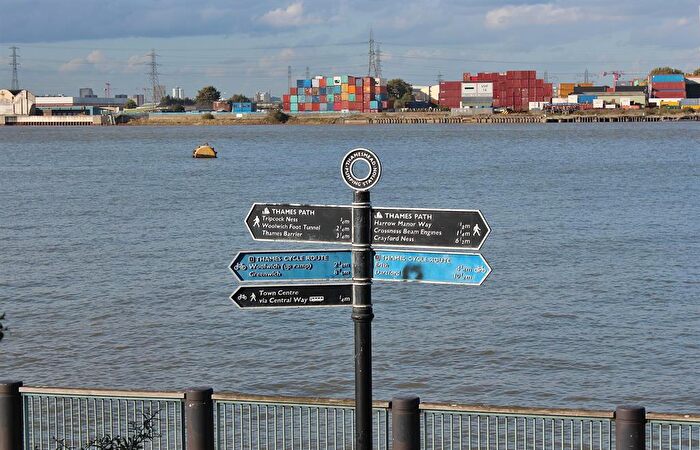 2 Bedroom Flat For Sale In Greenhaven Drive, Thamesmead, London, SE28