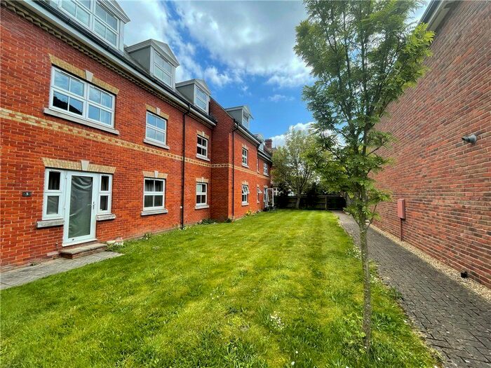 2 Bedroom Flat To Rent In Victoria Mews, St. Judes Road, Englefield Green, Egham, TW20