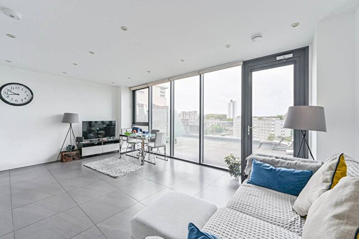 2 Bedroom Flat To Rent In Powis Street, Woolwich, London, SE18