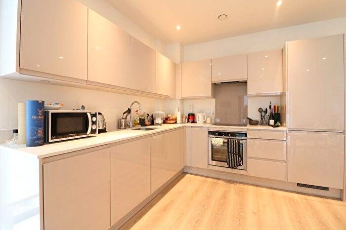 2 Bedroom Apartment To Rent In Glass Blowers House, Valencia Close, London, E14