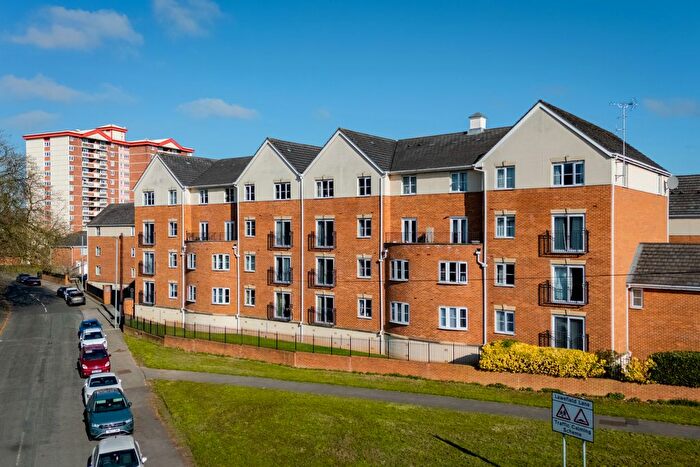 2 Bedroom Flat For Sale In Mayfair Court, Wakefield, WF2