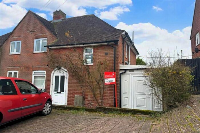 3 Bedroom Semi-Detached House To Rent In Stanmore, SO22
