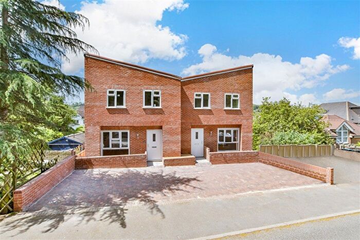 5 Bedroom Semi-detached House For Sale In Station Approach, Whyteleafe, Surrey, CR3