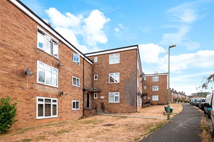 2 Bedroom Flat For Sale In Fox Close, Chipping Norton, Oxfordshire, OX7