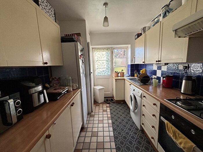 2 Bedroom Flat To Rent In Henstead Court, Devonshire Road, Southampton, Hampshire, SO15