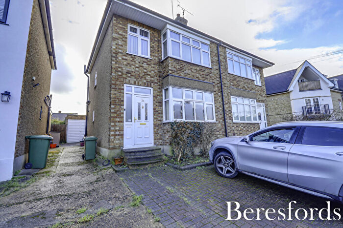 3 Bedroom Semi-Detached House For Sale In Crescent Road, Warley, CM14