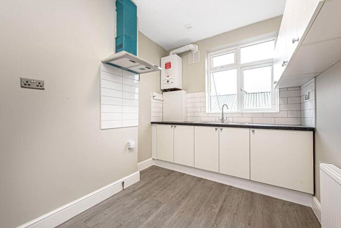2 Bedroom Flat For Sale In Nether Street, West Finchley, London, N3