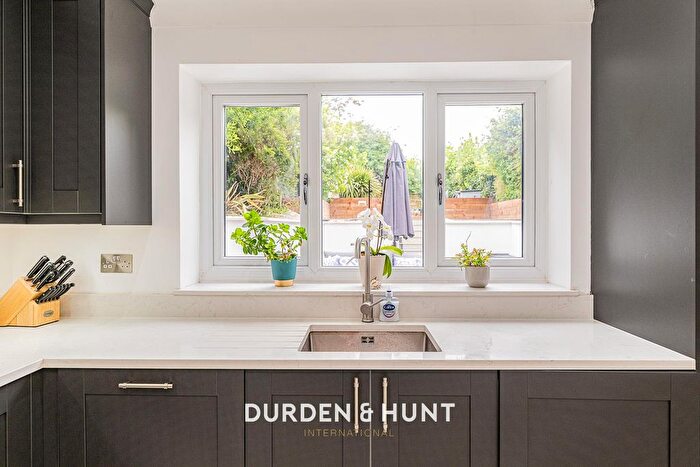 3 Bedroom End Of Terrace House For Sale In Upton Close, Stanford-Le-Hope, SS17