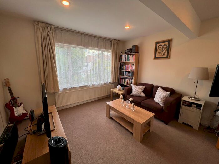 Studio To Rent In Wentworth Road, Golders Green, NW11