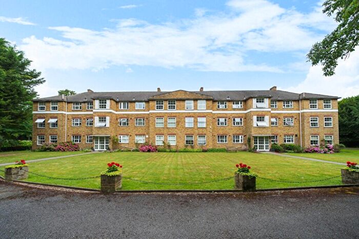 2 Bedroom Flat To Rent In Kemnal Road Chislehurst, BR7