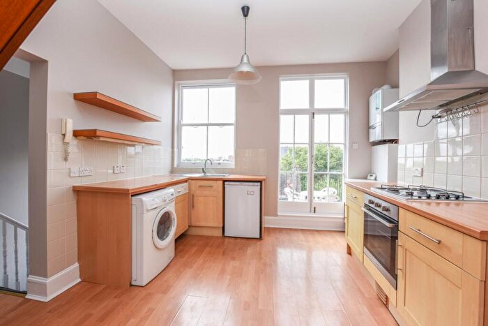 2 Bedroom Flat To Rent In Hillfield Road London, NW6