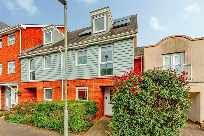 3 Bedroom Terraced House For Sale In Burrage Road, Redhill, RH1