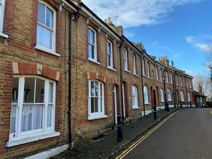 2 Bedroom Property To Rent In Love Lane, Rochester ME1