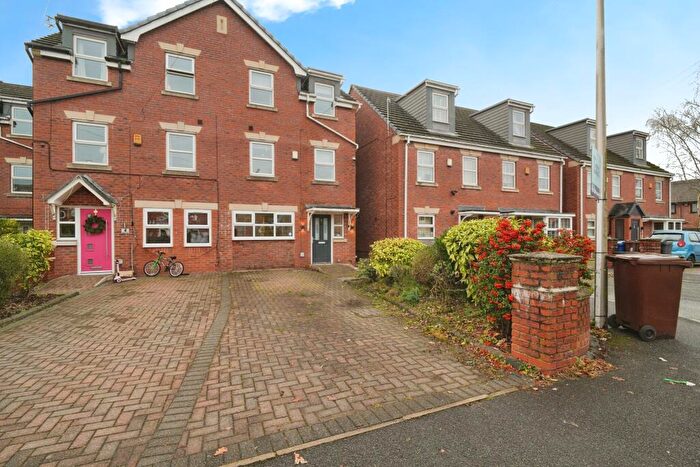 4 Bedroom Semi Detached House For Sale In Gilliburns Fold, Manchester, M28