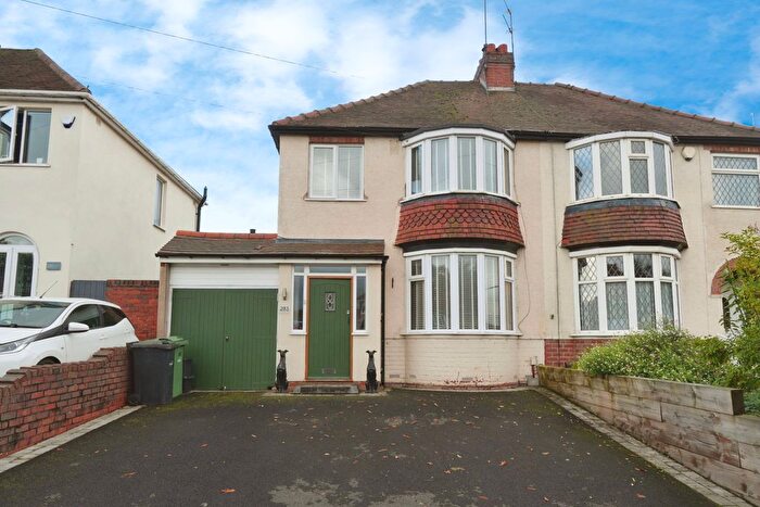 3 Bedroom Semi-detached House For Sale In Stourbridge Road, Halesowen, B63