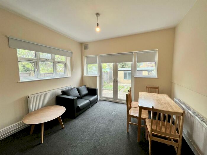 3 Bedroom Flat To Rent In Tewkesbury Terrace, Bounds Green, N11
