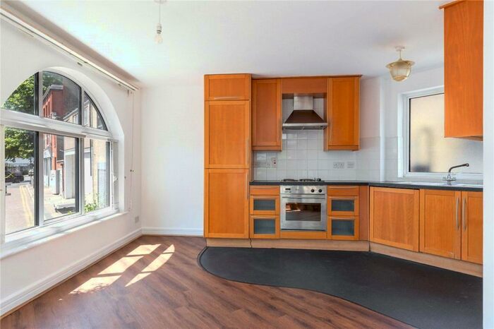 2 Bedroom End Of Terrace House To Rent In Shacklewell Street, London, E2