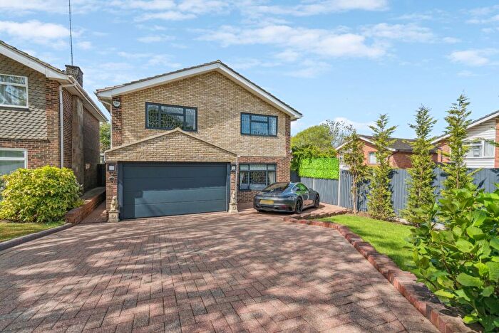 4 Bedroom Detached House For Sale In Arden Mhor, Pinner, HA5