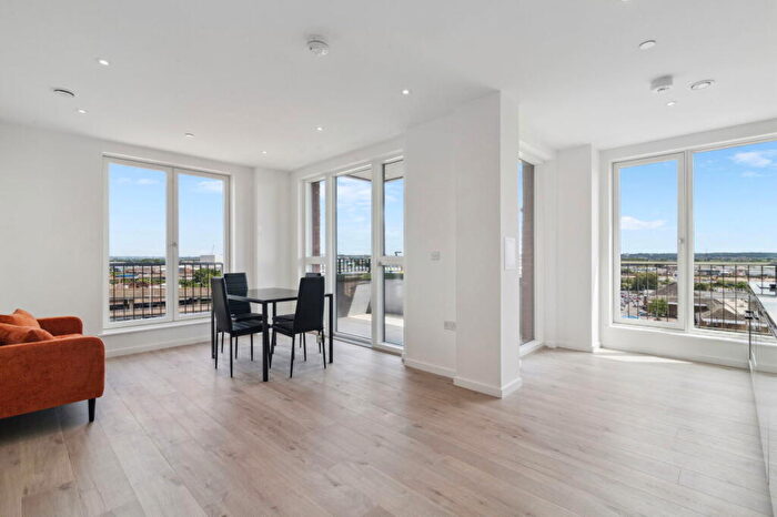 2 Bedroom Flat To Rent In Vernal Way, Edmonton, N18
