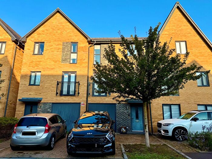 4 Bedroom Flat For Sale In Tala Close, Surbiton, KT6
