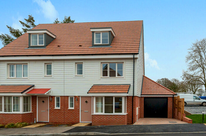 3 Bedroom Semi-Detached House For Sale In Tudor Gardens, Binfield, Bracknell, RG42