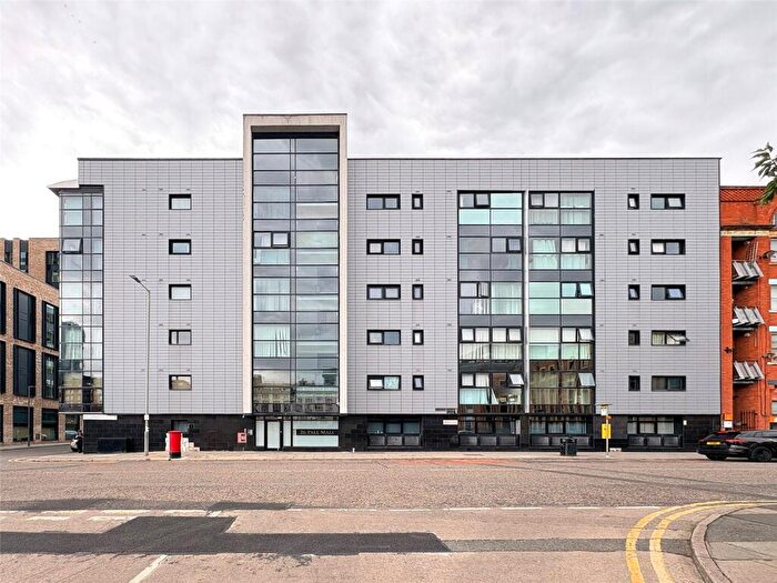 2 Bedroom Apartment To Rent In Apartment, Hamilton House, L3