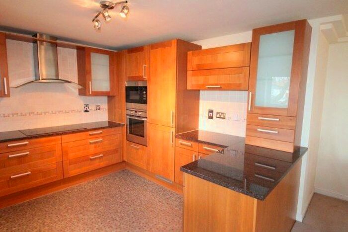 2 Bedroom Flat To Rent In The Avenue, York, YO30