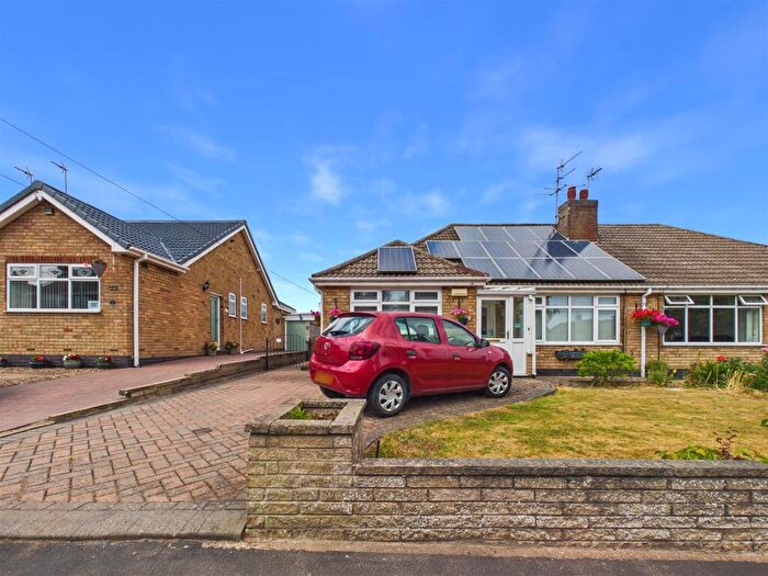 3 Bedroom Semi-Detached Bungalow For Sale In Easenby Avenue, Kirk Ella, Hull, HU10