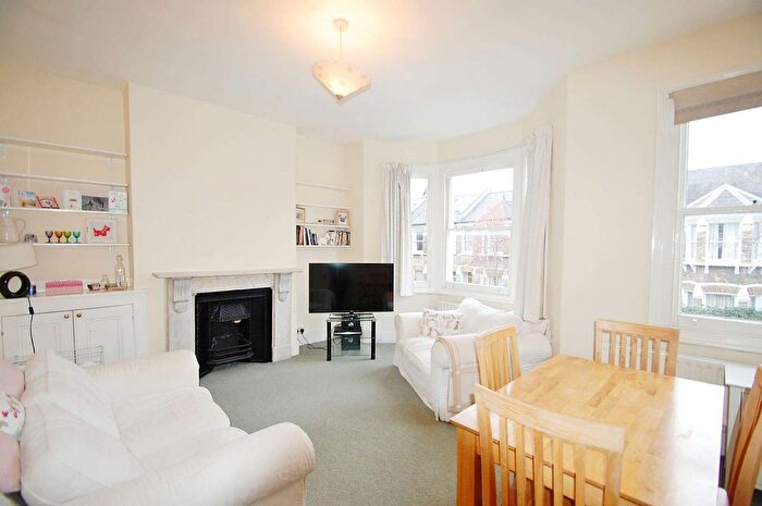 2 Bedroom Flat To Rent In Hargwyne Street, Clapham, London, SW9