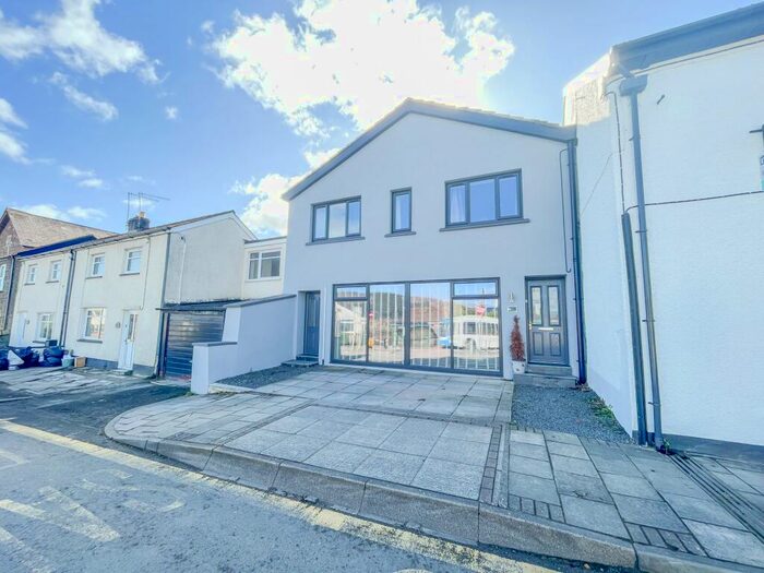 4 Bedroom Semi-Detached House For Sale In Main Road, Gilwern, NP7